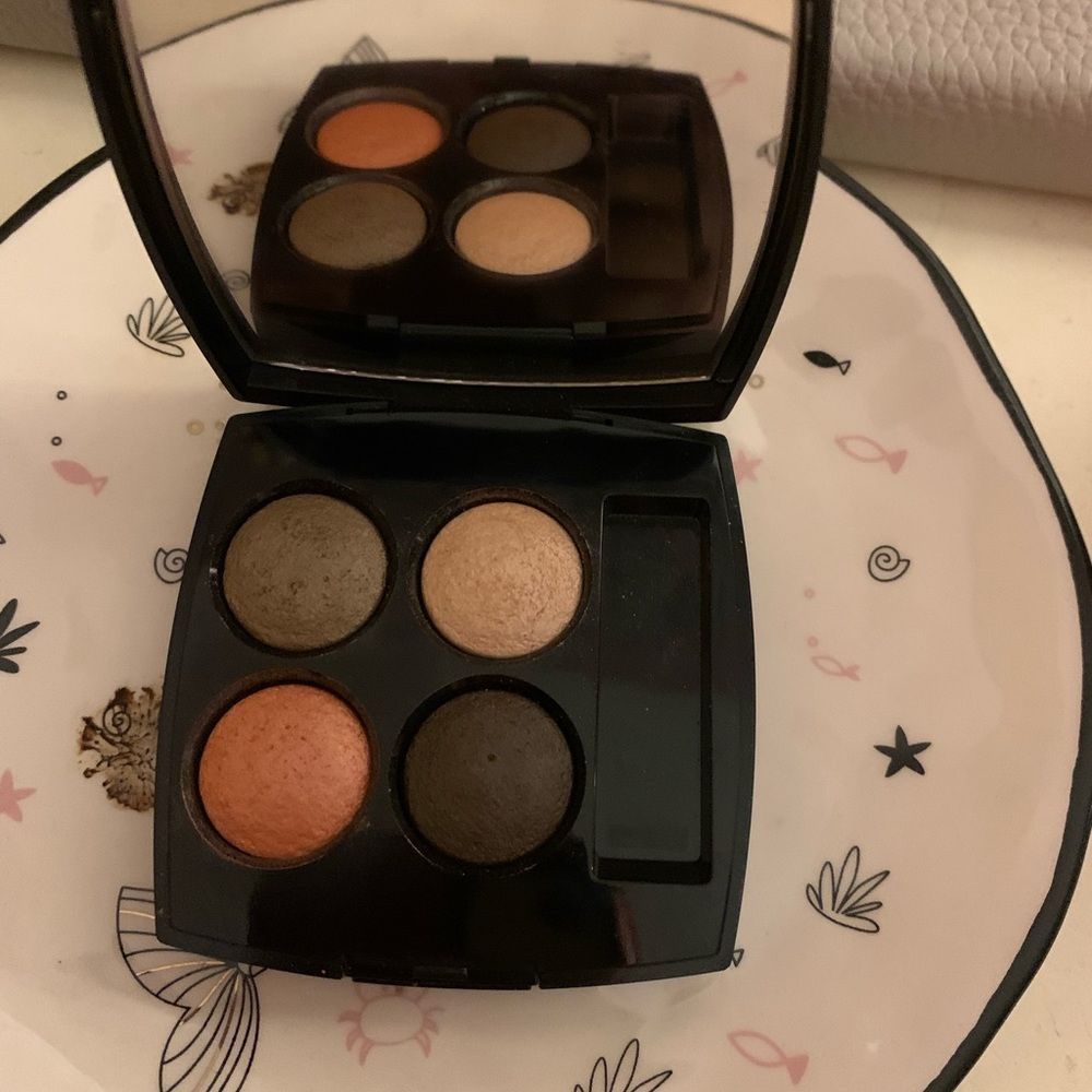 Chanel eyeshadow palette in 204